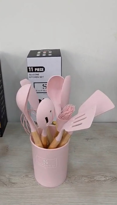 Nuovissimo Scarico..
Set 11 pz  Utensili da Cucina In Silicone Antiaderente con Manico in Legno