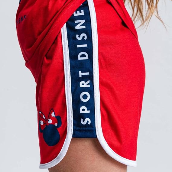 Completo estivo originale con licenza ufficiale Disney, impreziosito dalla simpatica grafica di Minnie Mouse in stile sportivo. Ideale per le piccole fan del personaggio. 3