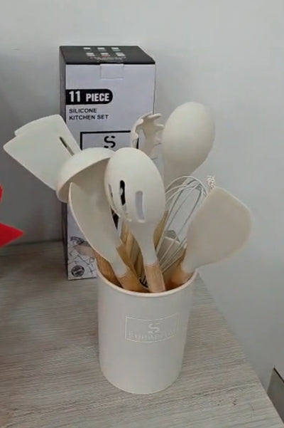 Nuovissimo Scarico..
Set 11 pz  Utensili da Cucina In Silicone Antiaderente con Manico in Legno