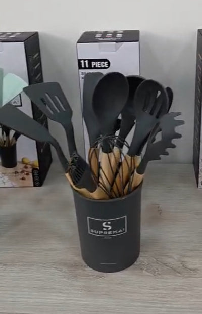 Nuovissimo Scarico..
Set 11 pz  Utensili da Cucina In Silicone Antiaderente con Manico in Legno